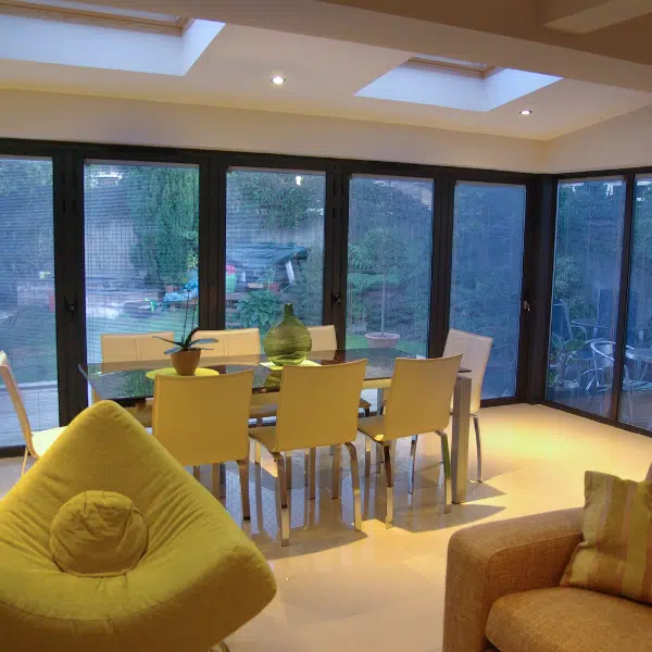 integral venetian blinds in dining room